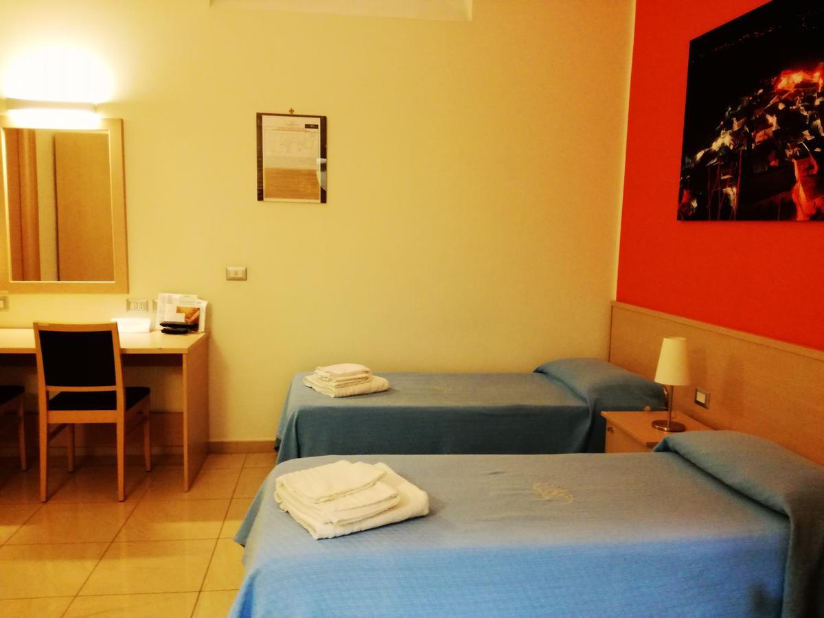 Hotel Residence Empedocle Messina Quarto foto